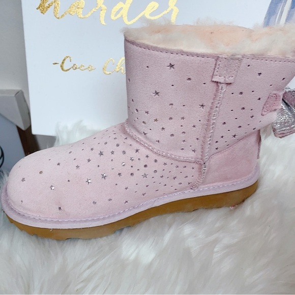 UGG big kid size 4 pink star and bow bootie - Picture 10 of 11